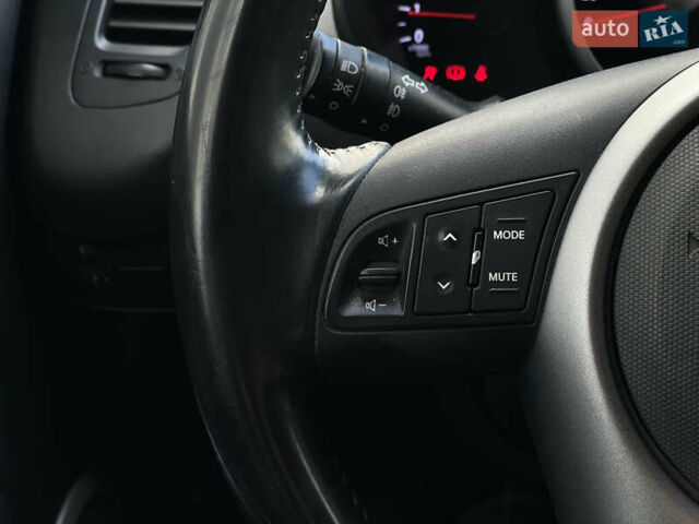 Бежевий Кіа Soul, об'ємом двигуна 1.58 л та пробігом 141 тис. км за 8900 $, фото 16 на Automoto.ua