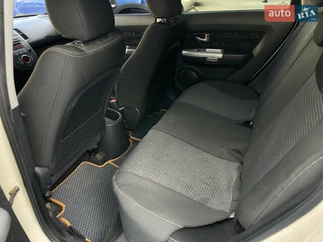 Бежевий Кіа Soul, об'ємом двигуна 1.58 л та пробігом 141 тис. км за 8900 $, фото 7 на Automoto.ua