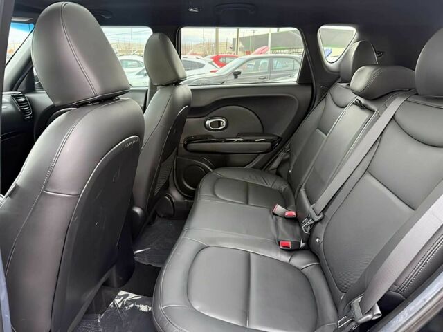 Черный Киа Soul, объемом двигателя 2 л и пробегом 75 тыс. км за 5300 $, фото 9 на Automoto.ua