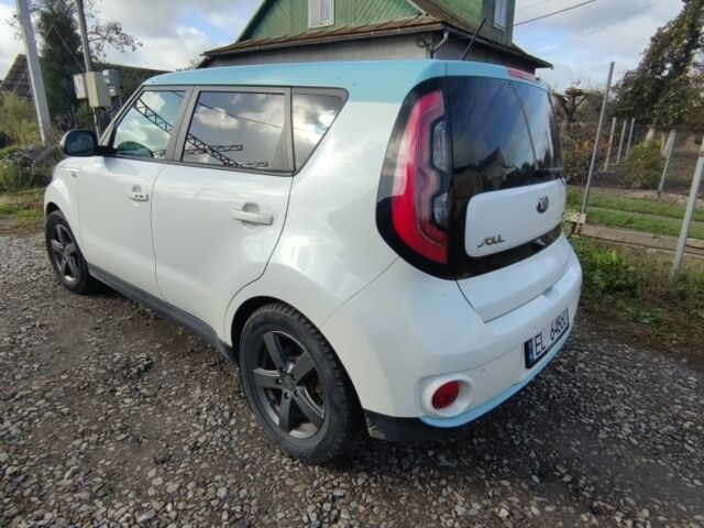 Черный Киа Soul, объемом двигателя 0 л и пробегом 122 тыс. км за 5600 $, фото 3 на Automoto.ua