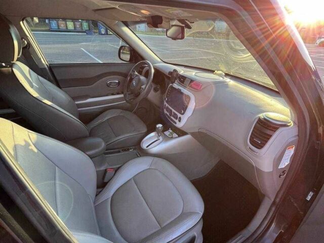 Черный Киа Soul, объемом двигателя 0 л и пробегом 200 тыс. км за 5500 $, фото 10 на Automoto.ua