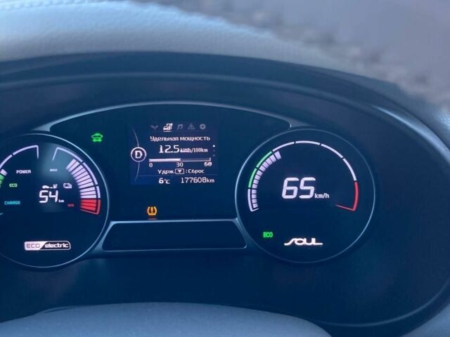 Чорний Кіа Soul, об'ємом двигуна 0 л та пробігом 175 тис. км за 6000 $, фото 11 на Automoto.ua