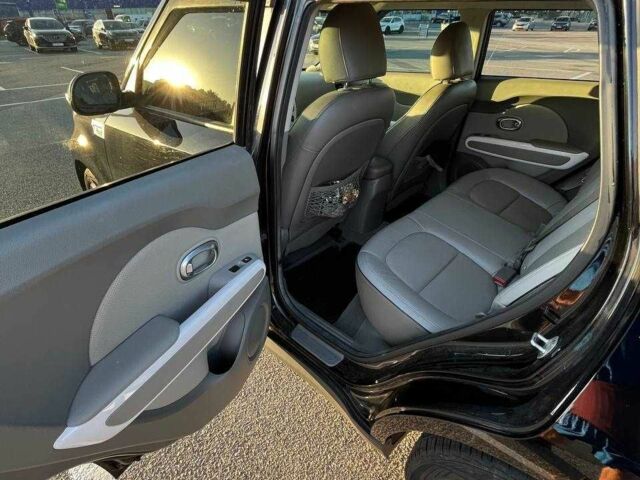 Черный Киа Soul, объемом двигателя 0 л и пробегом 200 тыс. км за 5500 $, фото 13 на Automoto.ua