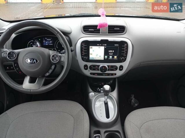 Чорний Кіа Soul, об'ємом двигуна 0 л та пробігом 65 тис. км за 9500 $, фото 4 на Automoto.ua