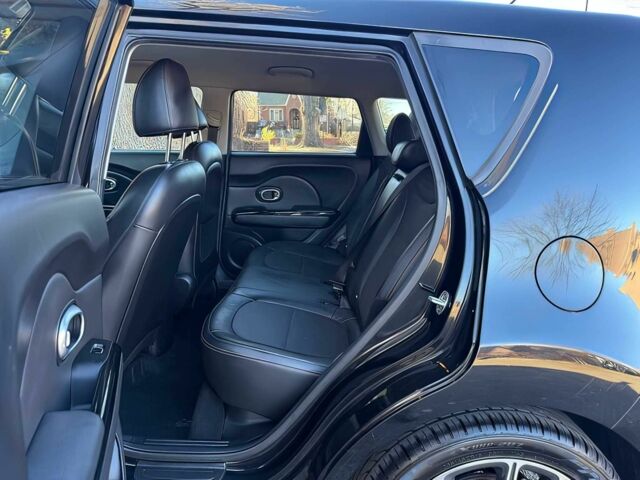 Черный Киа Soul, объемом двигателя 1.6 л и пробегом 65 тыс. км за 6000 $, фото 13 на Automoto.ua