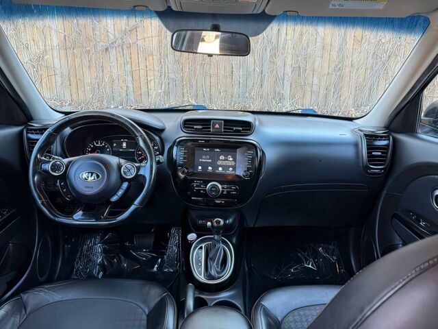 Черный Киа Soul, объемом двигателя 1.6 л и пробегом 65 тыс. км за 6000 $, фото 9 на Automoto.ua