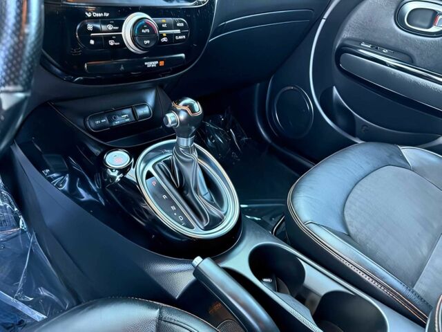 Черный Киа Soul, объемом двигателя 1.6 л и пробегом 65 тыс. км за 6000 $, фото 11 на Automoto.ua