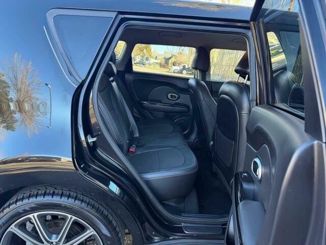 Черный Киа Soul, объемом двигателя 1.6 л и пробегом 65 тыс. км за 6000 $, фото 14 на Automoto.ua