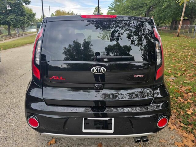 Черный Киа Soul, объемом двигателя 1.6 л и пробегом 43 тыс. км за 7000 $, фото 5 на Automoto.ua