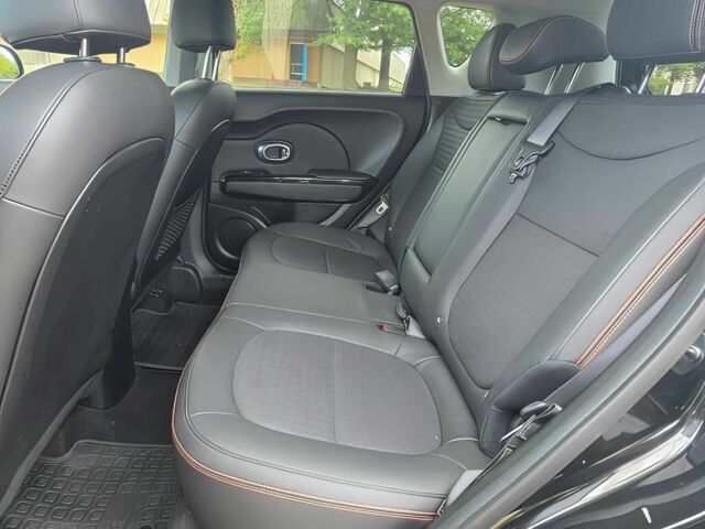 Черный Киа Soul, объемом двигателя 1.6 л и пробегом 43 тыс. км за 7000 $, фото 11 на Automoto.ua