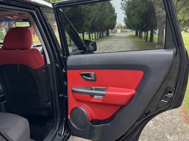 Черный Киа Soul, объемом двигателя 1.6 л и пробегом 290 тыс. км за 8200 $, фото 14 на Automoto.ua