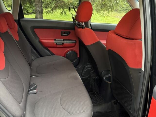 Черный Киа Soul, объемом двигателя 1.6 л и пробегом 290 тыс. км за 8200 $, фото 13 на Automoto.ua