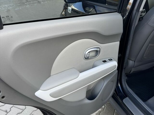 Чорний Кіа Soul, об'ємом двигуна 0 л та пробігом 111 тис. км за 7500 $, фото 18 на Automoto.ua