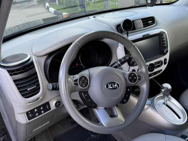 Чорний Кіа Soul, об'ємом двигуна 0 л та пробігом 111 тис. км за 7500 $, фото 10 на Automoto.ua