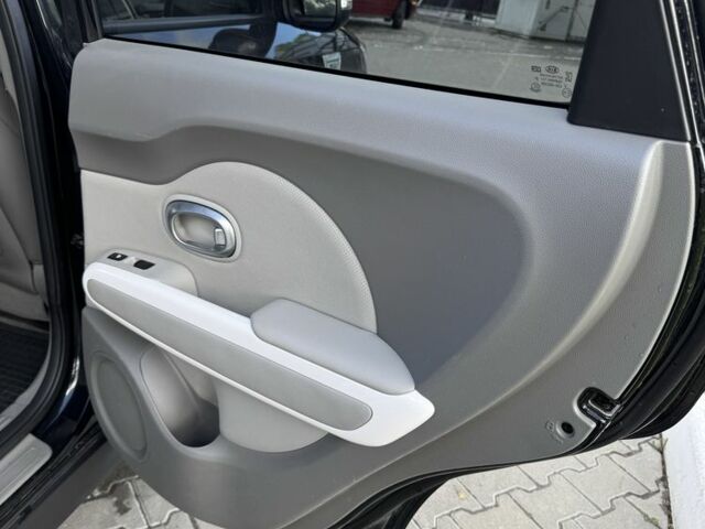 Чорний Кіа Soul, об'ємом двигуна 0 л та пробігом 111 тис. км за 7500 $, фото 19 на Automoto.ua