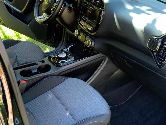 Чорний Кіа Soul, об'ємом двигуна 0 л та пробігом 79 тис. км за 18899 $, фото 23 на Automoto.ua