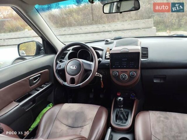 Черный Киа Soul, объемом двигателя 1.58 л и пробегом 209 тыс. км за 7000 $, фото 12 на Automoto.ua