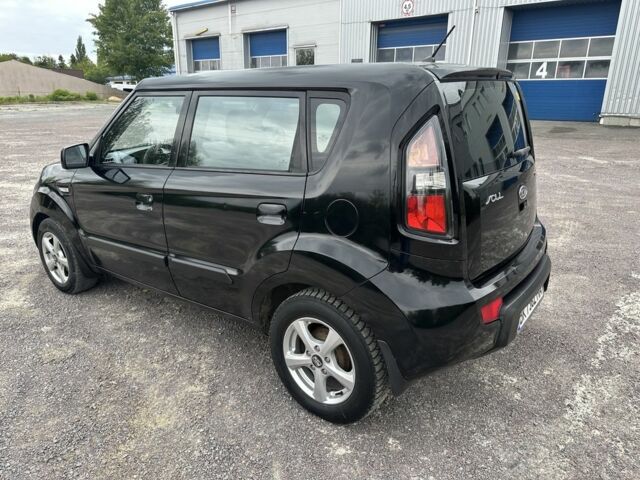 Черный Киа Soul, объемом двигателя 1.6 л и пробегом 242 тыс. км за 5200 $, фото 3 на Automoto.ua