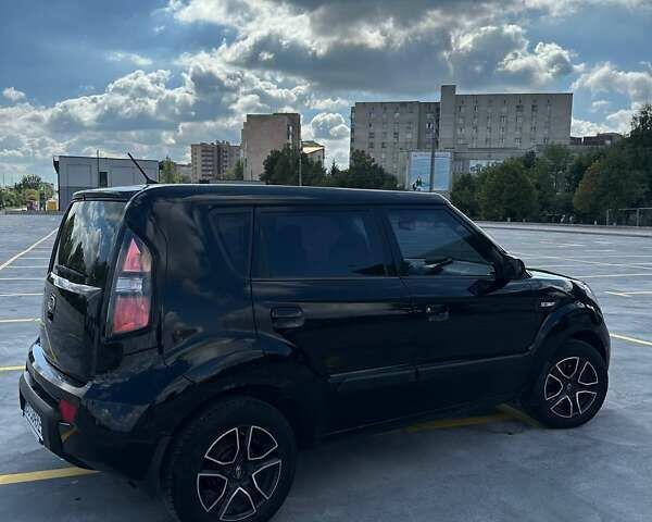 Черный Киа Soul, объемом двигателя 1.59 л и пробегом 214 тыс. км за 5500 $, фото 6 на Automoto.ua