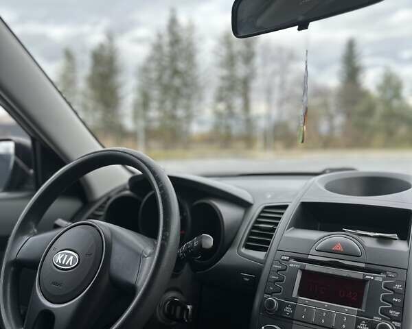 Черный Киа Soul, объемом двигателя 1.6 л и пробегом 279 тыс. км за 7700 $, фото 17 на Automoto.ua