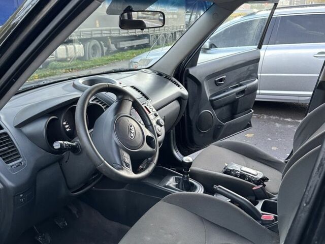 Черный Киа Soul, объемом двигателя 1.6 л и пробегом 271 тыс. км за 4700 $, фото 2 на Automoto.ua