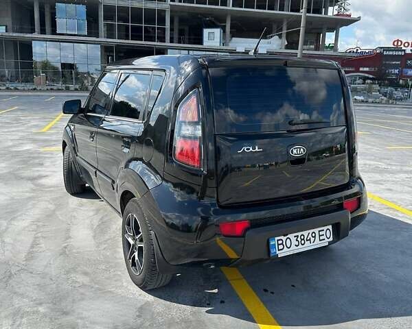 Черный Киа Soul, объемом двигателя 1.59 л и пробегом 214 тыс. км за 5500 $, фото 4 на Automoto.ua