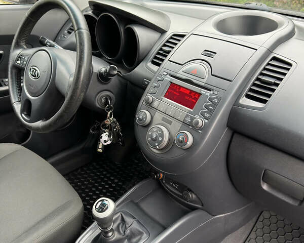 Чорний Кіа Soul, об'ємом двигуна 1.6 л та пробігом 243 тис. км за 5199 $, фото 18 на Automoto.ua
