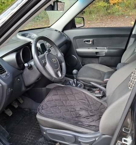 Черный Киа Soul, объемом двигателя 1.6 л и пробегом 190 тыс. км за 6600 $, фото 4 на Automoto.ua