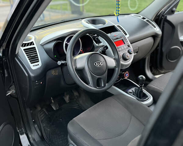 Чорний Кіа Soul, об'ємом двигуна 1.6 л та пробігом 300 тис. км за 5700 $, фото 8 на Automoto.ua