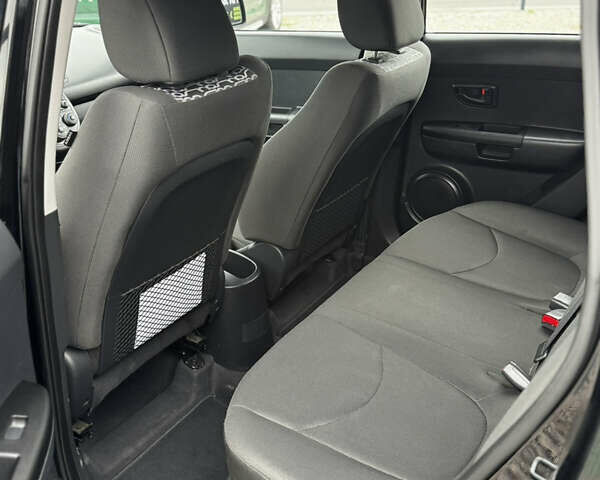 Кіа Soul 2009 у Белой Церкве на Automoto.ua Чорний Кіа Soul, об'ємом двигуна 1.58 л та пробігом 238 тис. км за 6700 $, фото 8 на Automoto.ua