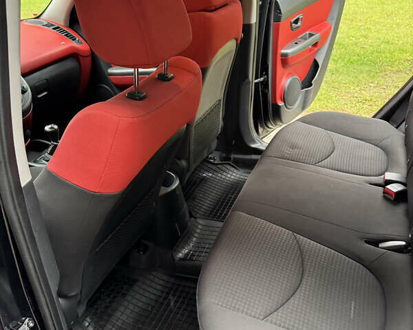 Черный Киа Soul, объемом двигателя 1.6 л и пробегом 290 тыс. км за 8100 $, фото 16 на Automoto.ua