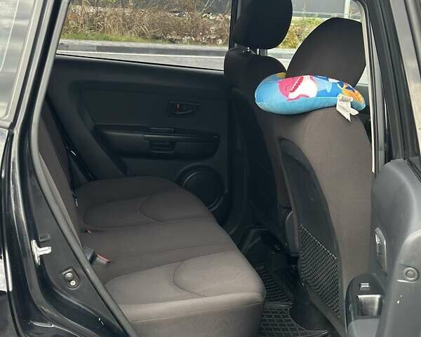 Черный Киа Soul, объемом двигателя 1.6 л и пробегом 279 тыс. км за 7700 $, фото 15 на Automoto.ua