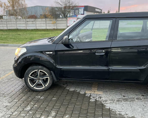Чорний Кіа Soul, об'ємом двигуна 1.6 л та пробігом 300 тис. км за 5700 $, фото 1 на Automoto.ua