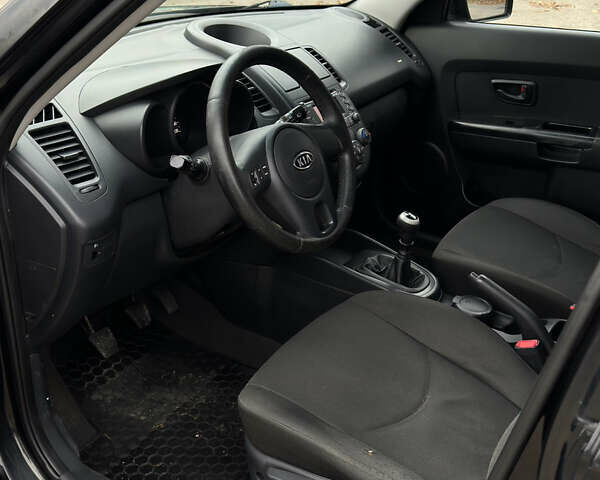 Черный Киа Soul, объемом двигателя 1.6 л и пробегом 243 тыс. км за 5150 $, фото 5 на Automoto.ua