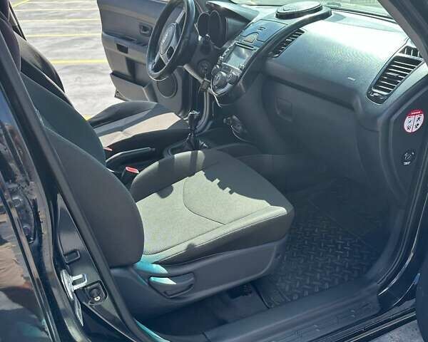 Черный Киа Soul, объемом двигателя 1.59 л и пробегом 214 тыс. км за 5500 $, фото 12 на Automoto.ua