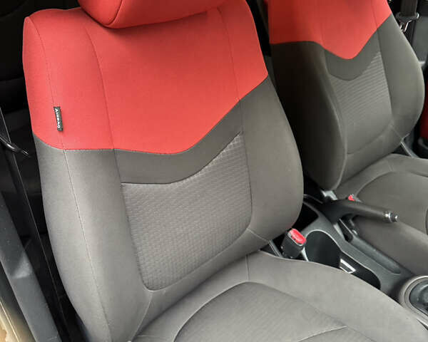 Черный Киа Soul, объемом двигателя 1.6 л и пробегом 290 тыс. км за 8100 $, фото 18 на Automoto.ua