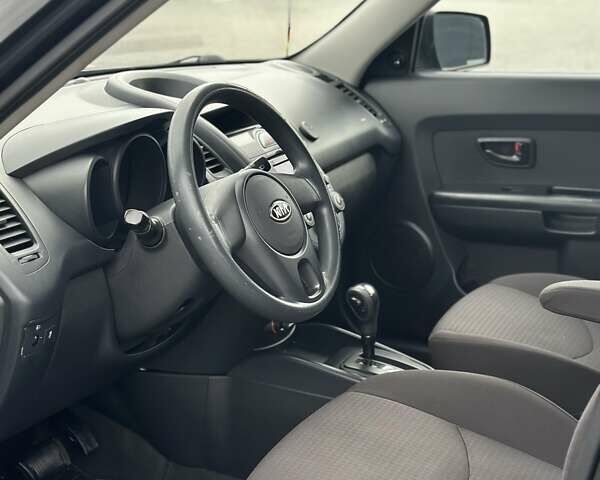 Черный Киа Soul, объемом двигателя 1.6 л и пробегом 279 тыс. км за 7700 $, фото 12 на Automoto.ua