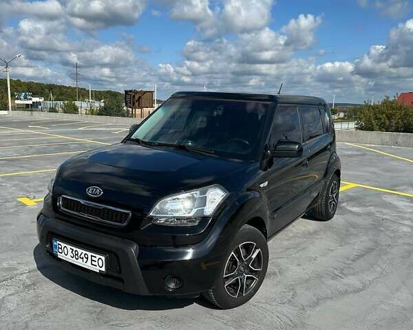 Черный Киа Soul, объемом двигателя 1.59 л и пробегом 214 тыс. км за 5500 $, фото 2 на Automoto.ua