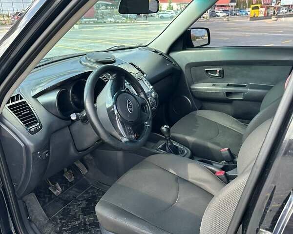Черный Киа Soul, объемом двигателя 1.59 л и пробегом 214 тыс. км за 5500 $, фото 9 на Automoto.ua