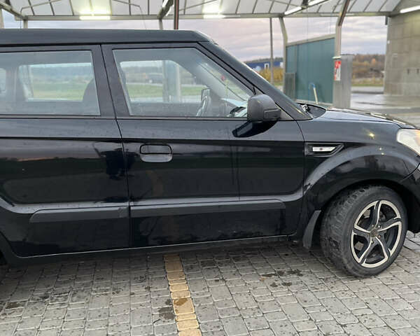 Чорний Кіа Soul, об'ємом двигуна 1.6 л та пробігом 300 тис. км за 5700 $, фото 2 на Automoto.ua