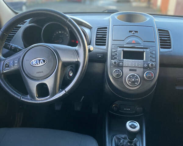 Черный Киа Soul, объемом двигателя 1.6 л и пробегом 124 тыс. км за 7200 $, фото 7 на Automoto.ua