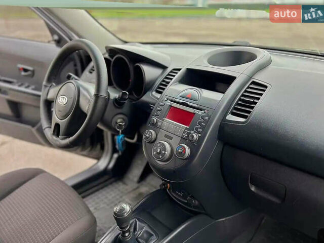 Черный Киа Soul, объемом двигателя 1.59 л и пробегом 168 тыс. км за 6000 $, фото 1 на Automoto.ua