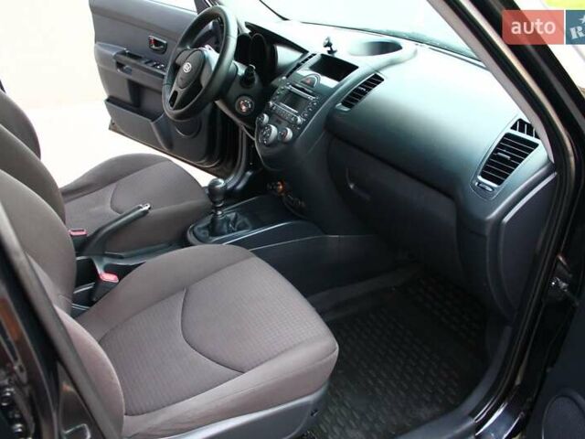 Чорний Кіа Soul, об'ємом двигуна 1.59 л та пробігом 216 тис. км за 6300 $, фото 32 на Automoto.ua