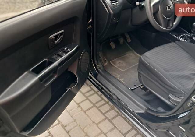 Черный Киа Soul, объемом двигателя 1.59 л и пробегом 199 тыс. км за 6500 $, фото 2 на Automoto.ua
