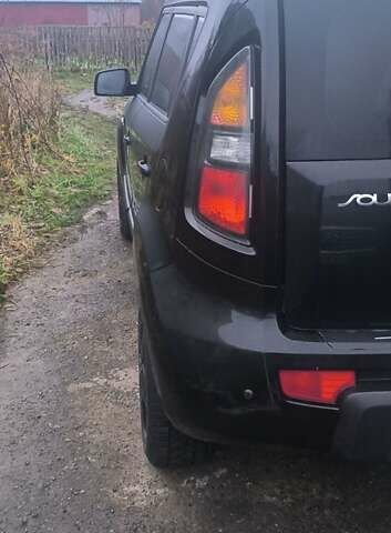 Черный Киа Soul, объемом двигателя 1.6 л и пробегом 305 тыс. км за 8700 $, фото 9 на Automoto.ua