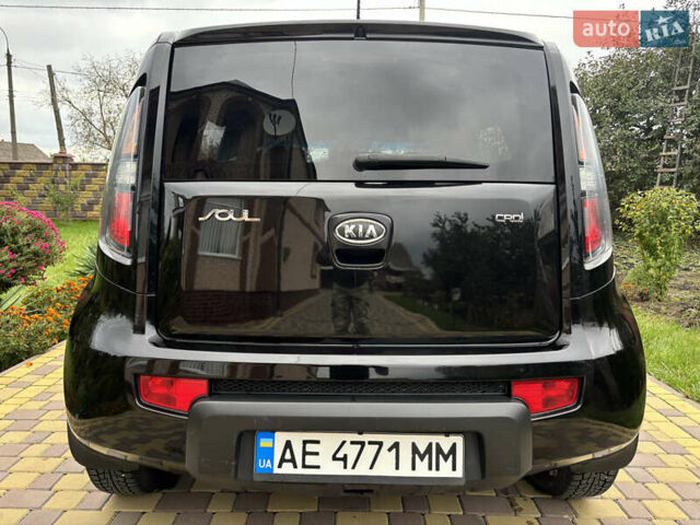Кіа Soul 2011 у Ярмолинці на Automoto.ua Чорний Кіа Soul, об'ємом двигуна 1.58 л та пробігом 114 тис. км за 8000 $, фото 5 на Automoto.ua