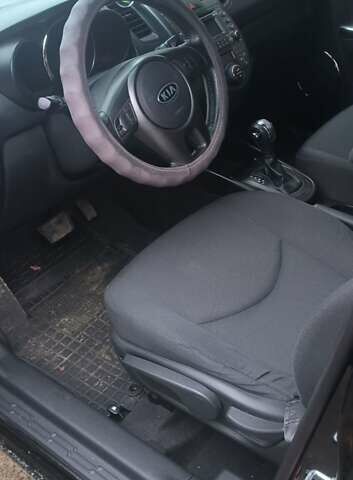 Черный Киа Soul, объемом двигателя 1.6 л и пробегом 305 тыс. км за 8700 $, фото 4 на Automoto.ua