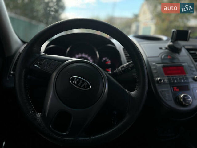 Кіа Soul 2011 у Ярмолинці на Automoto.ua Чорний Кіа Soul, об'ємом двигуна 1.58 л та пробігом 114 тис. км за 8000 $, фото 17 на Automoto.ua