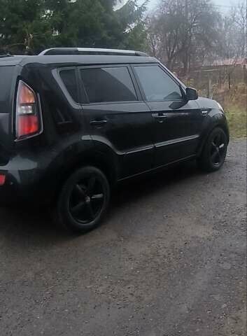 Черный Киа Soul, объемом двигателя 1.6 л и пробегом 305 тыс. км за 8700 $, фото 13 на Automoto.ua