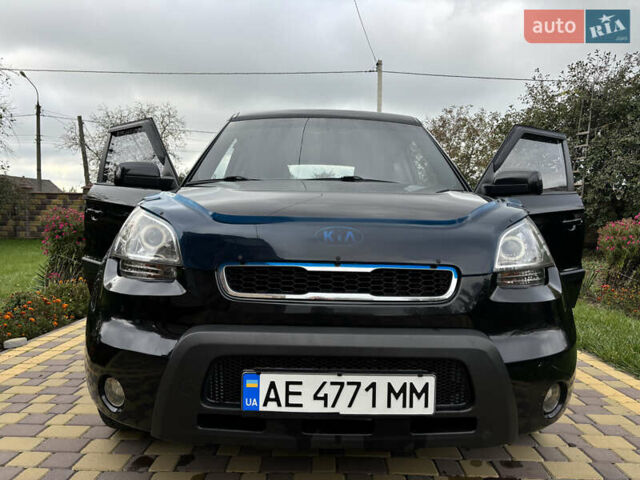 Кіа Soul 2011 у Ярмолинці на Automoto.ua Чорний Кіа Soul, об'ємом двигуна 1.58 л та пробігом 114 тис. км за 8000 $, фото 3 на Automoto.ua